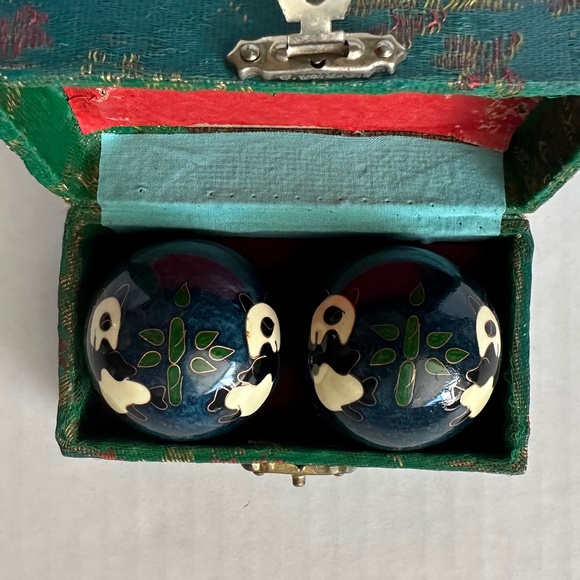 Panda Baoding balls for hand exercise, meditation, stress relief - Picture 3 of 10